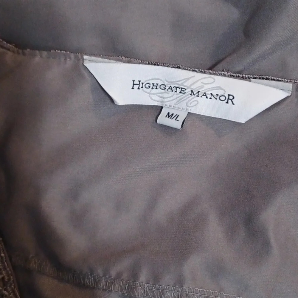 Highgate Manor Decorative Robe - Picture 6 of 6